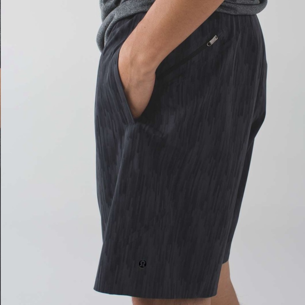 Lululemon Assert Short 9" - image 1